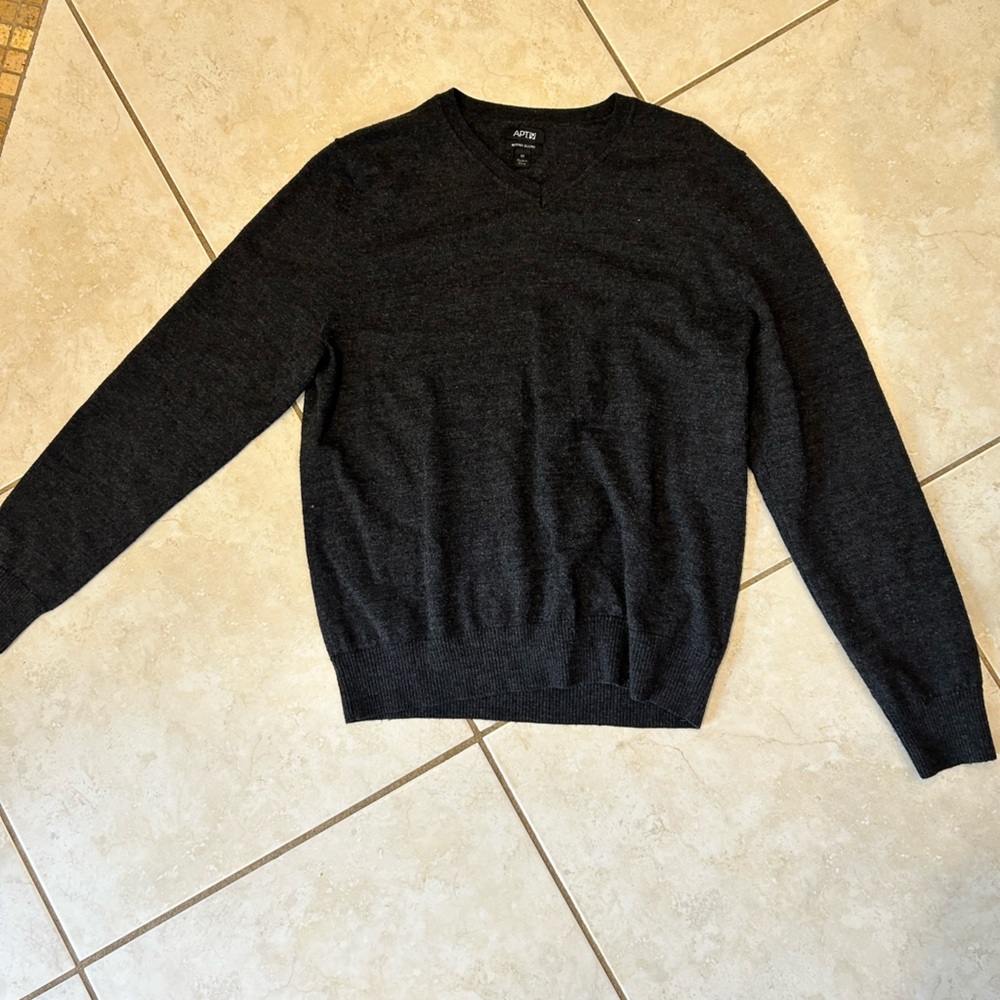 Super Cute and Comfy Men’s Sweater